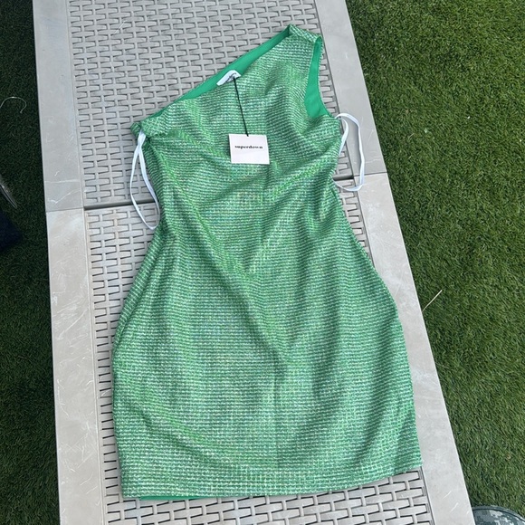 One-Shoulder Green Dress - Picture 2 of 4